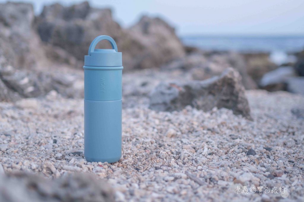 卡蘿的背包旅行-WOKY純鈦濾芯陶瓷環保杯-出水口右側